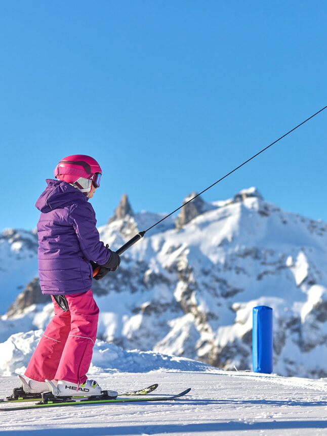 Family skiing on the Golm in Montafon | © Golm Silvretta Lünersee Tourismus GmbH Bregenz, Stefan Kothner